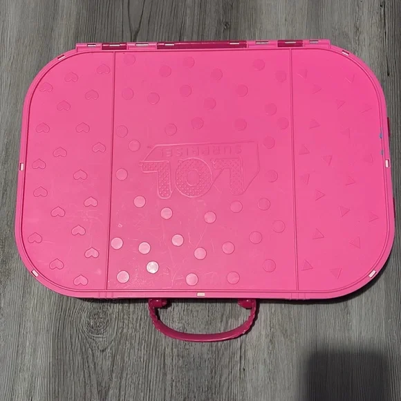 LOL Suprise Lot in plastic carrying case - Picture 4 of 5